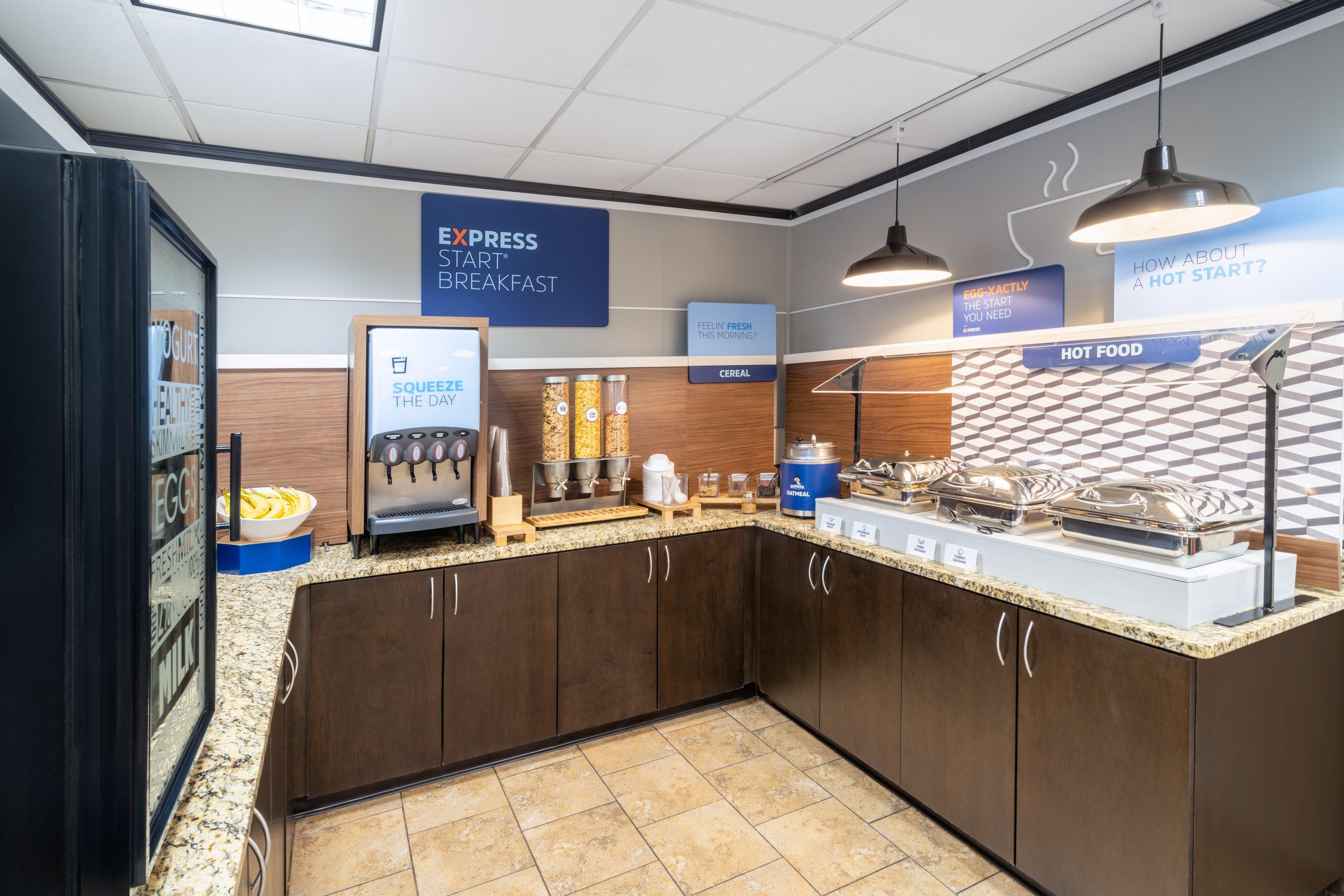 Holiday Inn Express Forsyth By Ihg Esterno foto