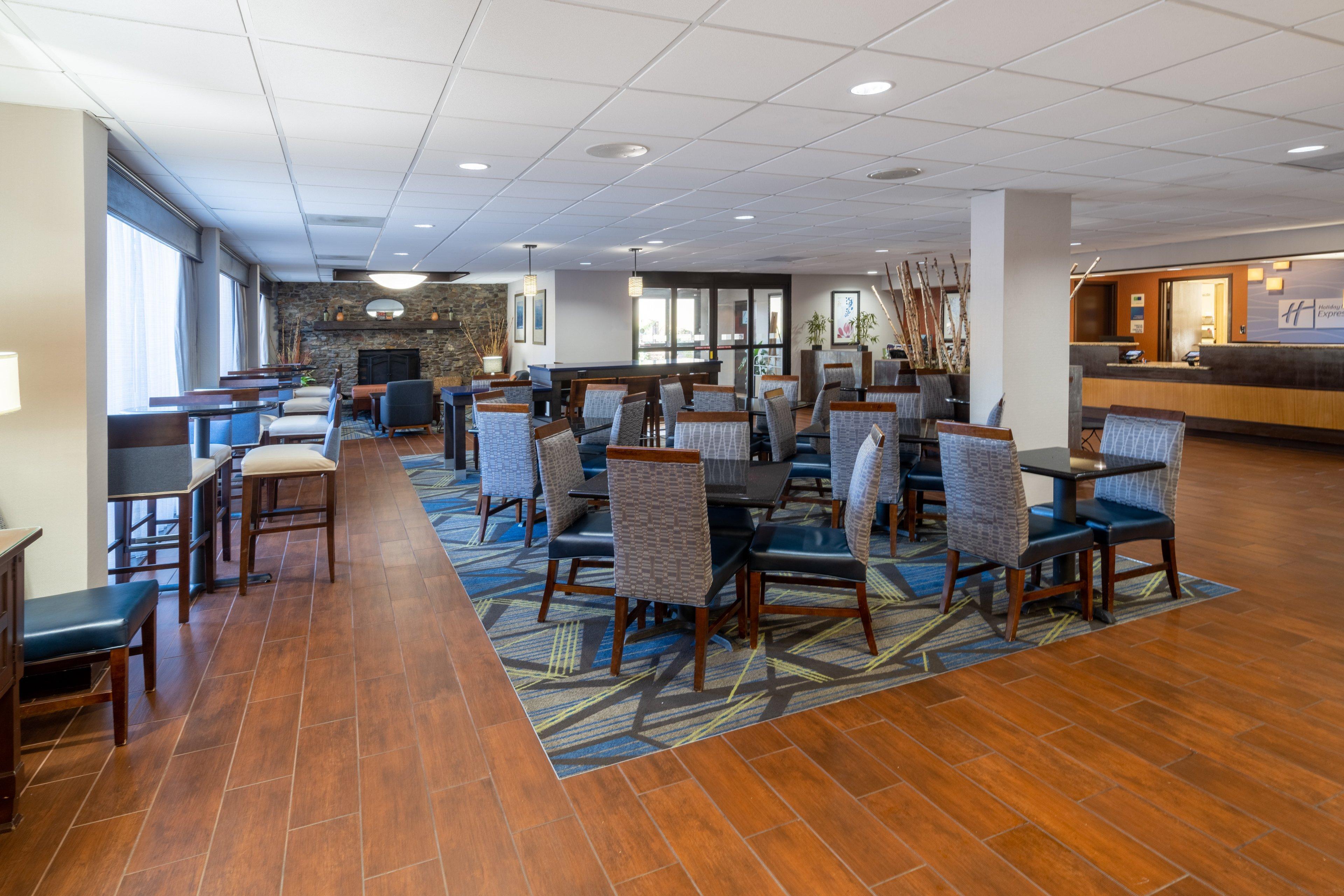 Holiday Inn Express Forsyth By Ihg Esterno foto