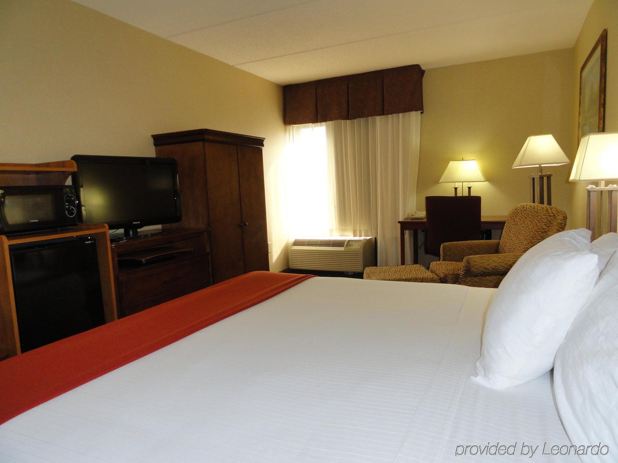 Holiday Inn Express Forsyth By Ihg Esterno foto